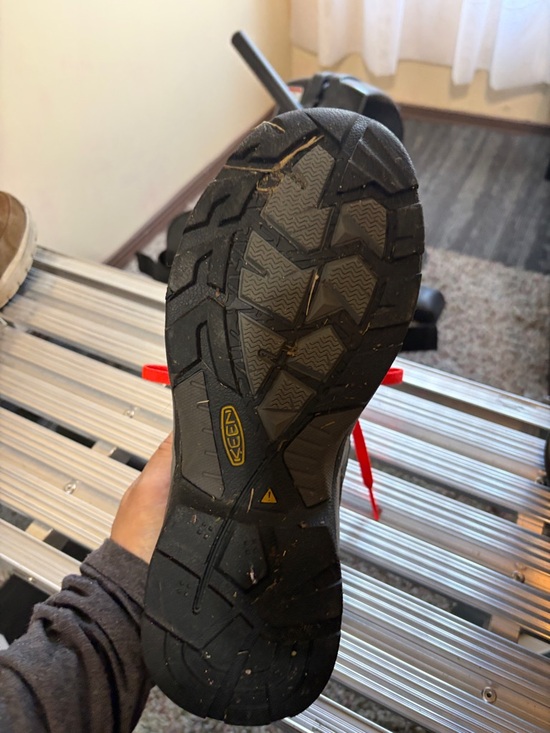 Keen Brown Hiking Shoes with Red Laces safely toe